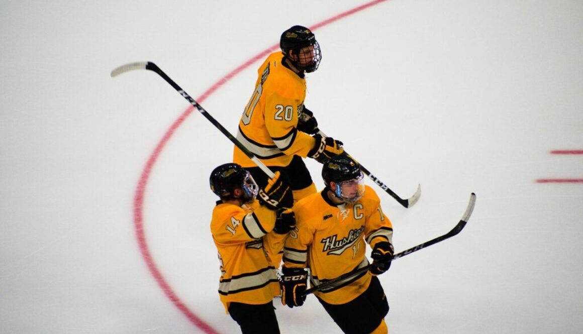 hockey ice hockey team yellow team 3913720