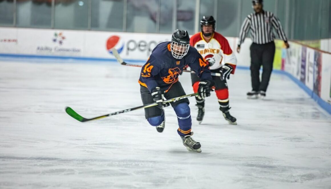 Kim jest sędzia w hokeju – rola i zasady sędziowania