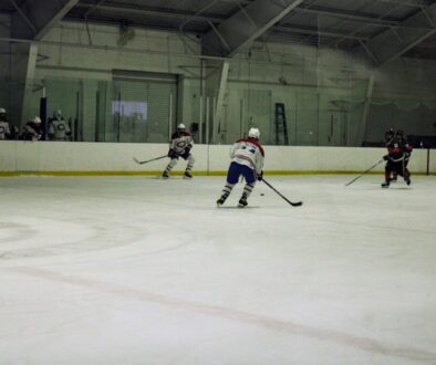 Podstawowe zasady hokeja na lodzie – wyjaśnienie dla początkujących